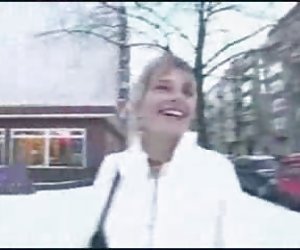 Сексуальная брюнетка эротично раздевается и ласкает себя пальцами лучшие порно сайты мира