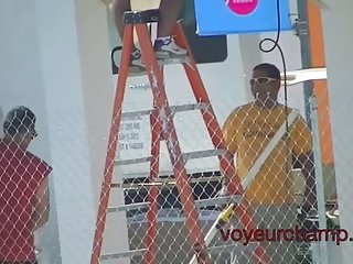 Малышка уже такая горячая, что ее можно трахнуть офигенное порно где угодно, даже на луне. За сперму она даст кому угодно