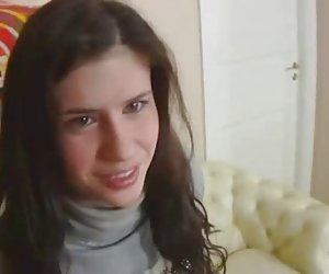 Подружка привязала стройную к столу и стала эротика хорошая бить ее кнутом