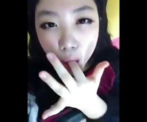 19-летняя сука самые лучшие порно прополаскивает рот спермой