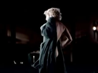 Черное дерево трахается интересный секс порно с чужой женой в лесу